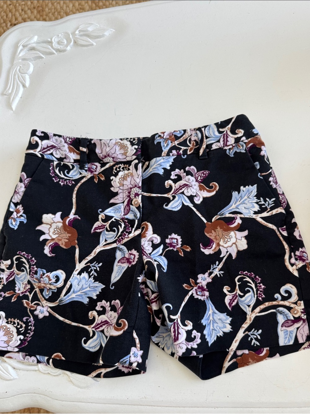White House Black Market Black Floral Printed Women’s Shorts
